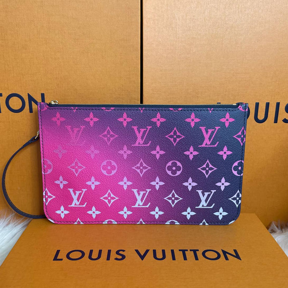 Louis Vuitton Handbags - ✨Beautiful✨💎 Louis Vuitton Midnight Fuchsia wristlet